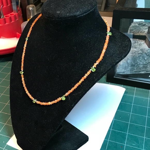 Necklace of Carnelian & Peridot Pear Briolettes - Picture 4 of 4
